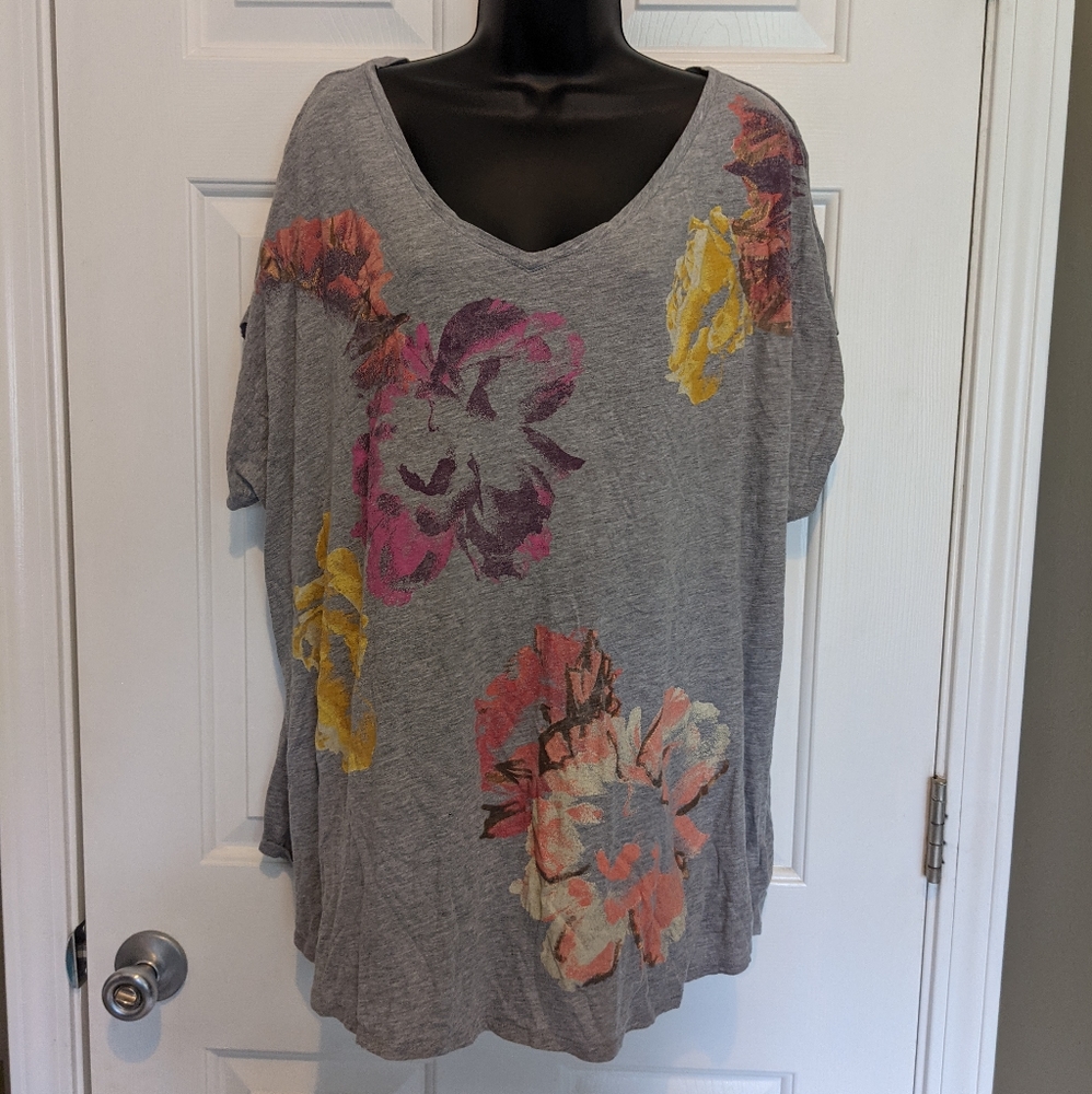 Gray T shirt Lane Bryant 26/28